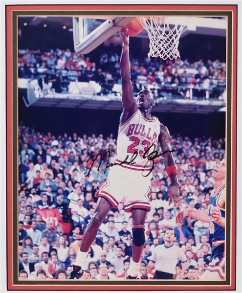 Michael Jordan Photo with pins and  Cards