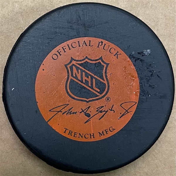 Gordie Howe Detroit Red Wings Signed Red Wings Logo NHL Hockey Puck 