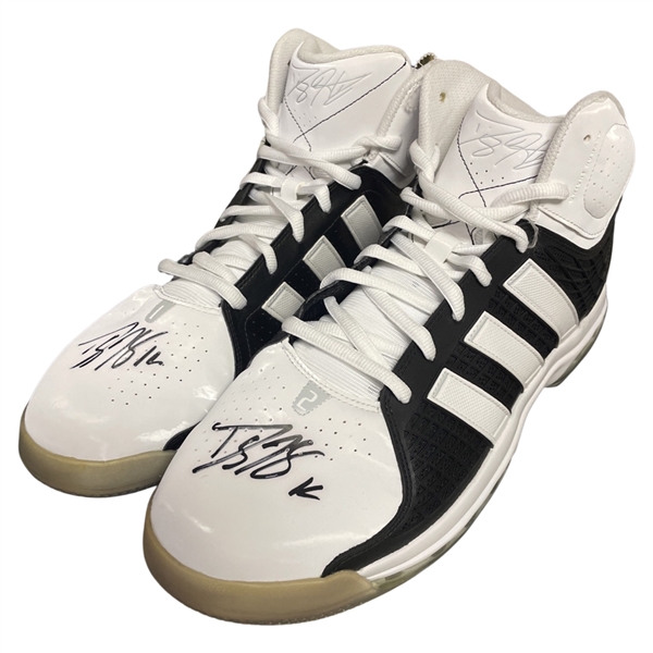 Dwight Howard Signed Pair of Basketball Sneakers