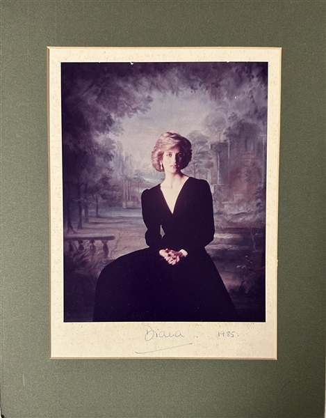 Gorgeous 1985 Princess Diana Photo & Autograph